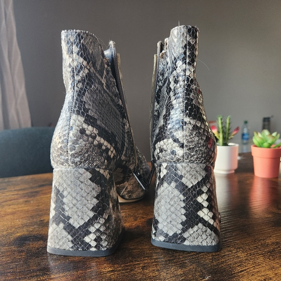 Circus NY by Sam Edelman "Kate" Women Snakeskin Ankle Booties - Picture 4 of 13